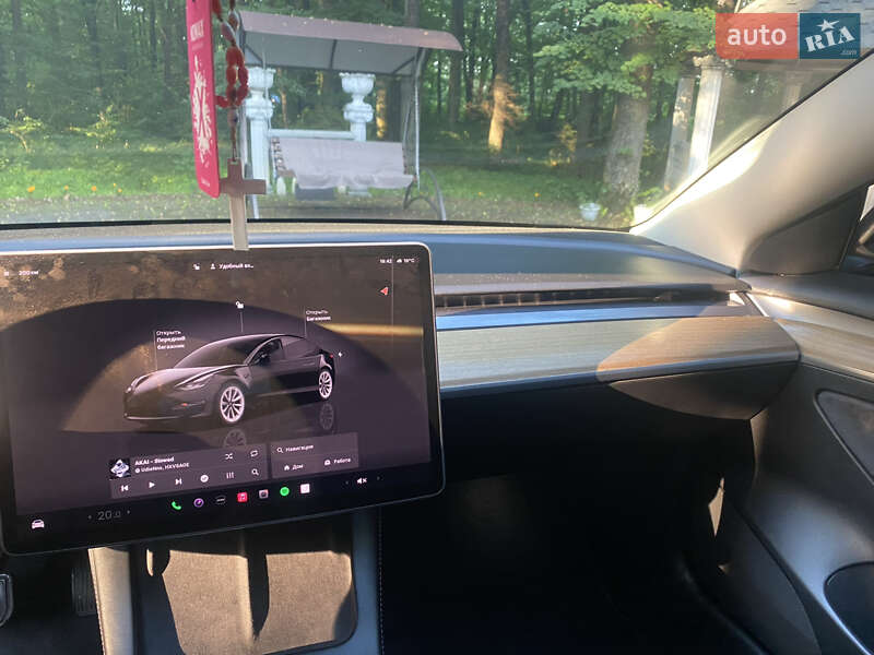 Седан Tesla Model 3 2022 в Богородчанах