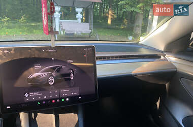 Седан Tesla Model 3 2022 в 