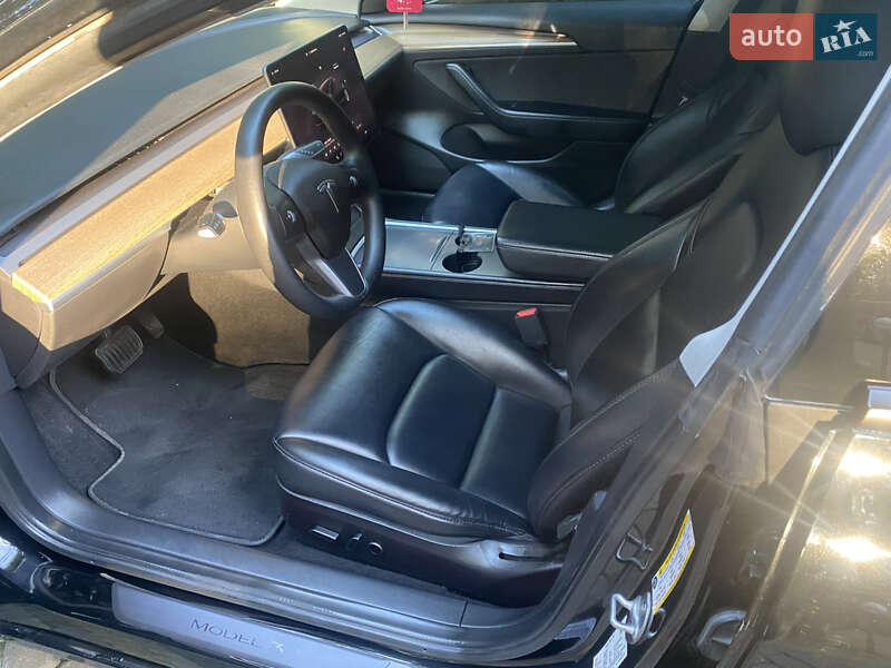 Седан Tesla Model 3 2022 в Богородчанах