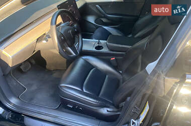 Седан Tesla Model 3 2022 в 