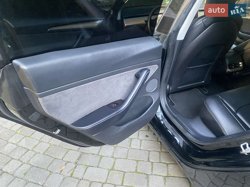 Седан Tesla Model 3 2022 в Богородчанах