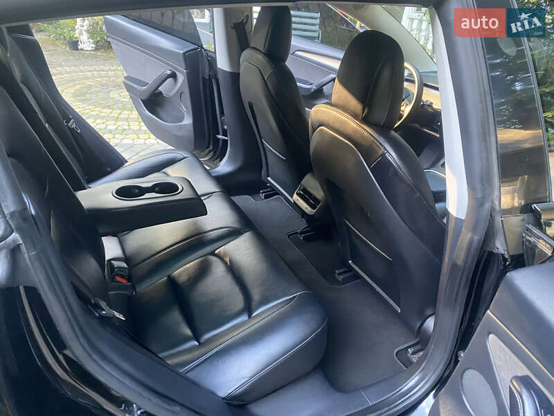 Седан Tesla Model 3 2022 в Богородчанах