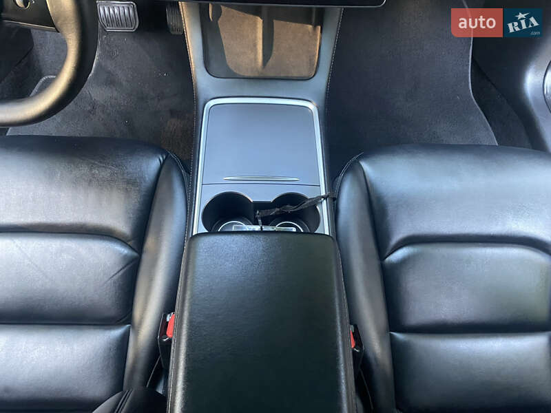 Седан Tesla Model 3 2022 в Богородчанах