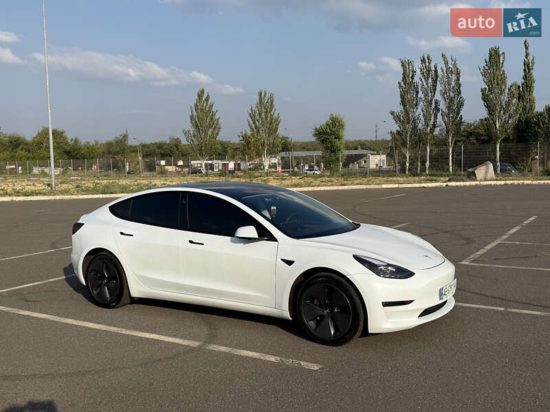 Седан Tesla Model 3 2023 в Кривому Розі