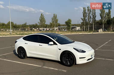 Седан Tesla Model 3 2023 в 
