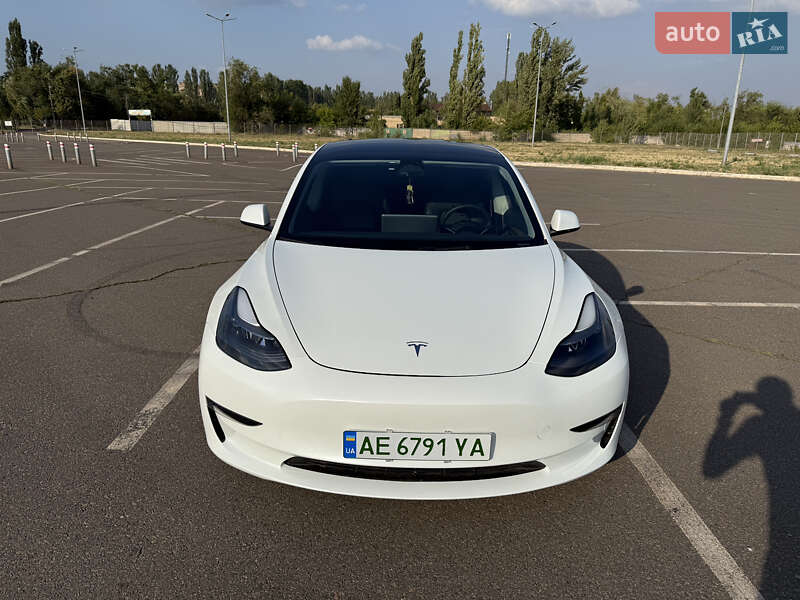 Седан Tesla Model 3 2023 в Кривому Розі