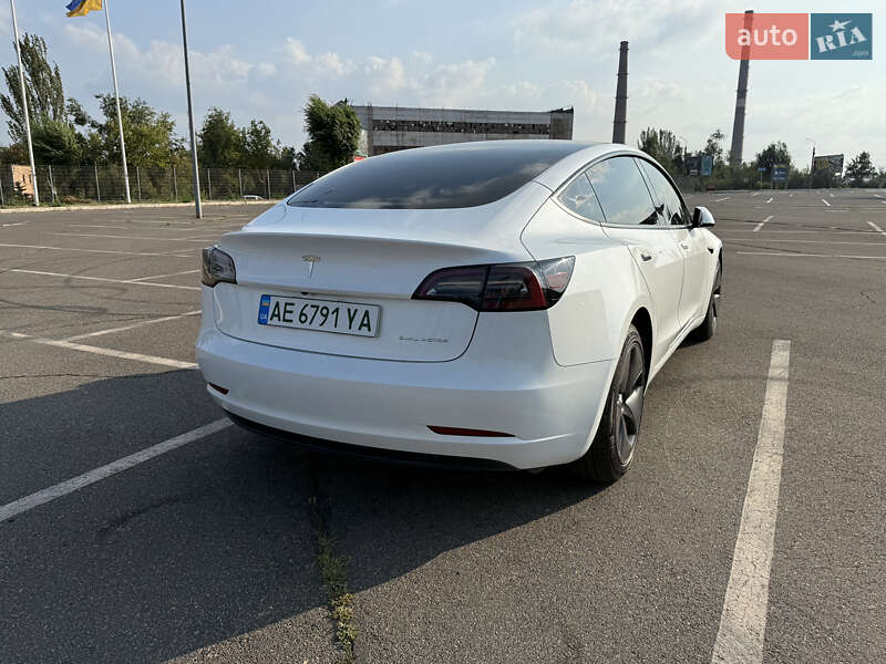 Седан Tesla Model 3 2023 в Кривому Розі