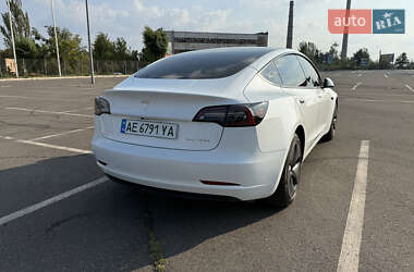 Седан Tesla Model 3 2023 в 