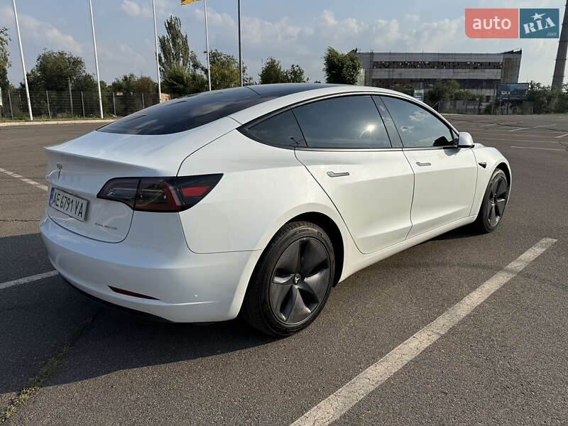 Седан Tesla Model 3 2023 в Кривому Розі