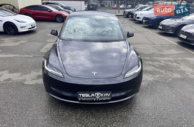 Седан Tesla Model 3 2024 в 