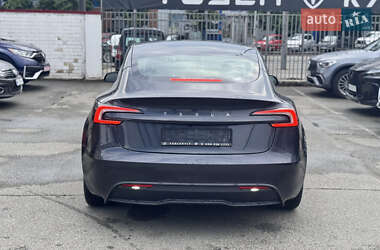 Седан Tesla Model 3 2024 в 
