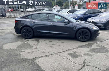 Седан Tesla Model 3 2024 в 