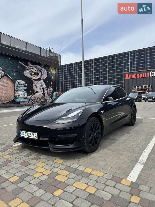 Tesla Model 3 2019