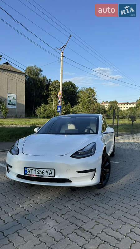 Седан Tesla Model 3 2020 в Ивано-Франковске