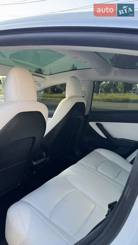 Седан Tesla Model 3 2020 в Ивано-Франковске