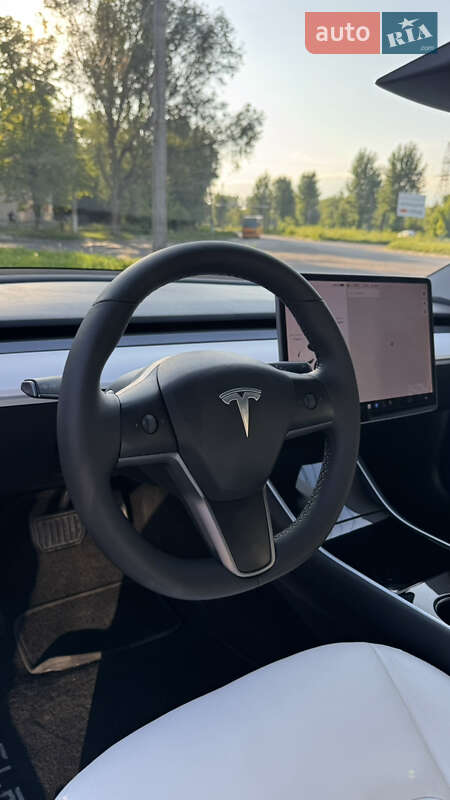 Седан Tesla Model 3 2020 в Ивано-Франковске