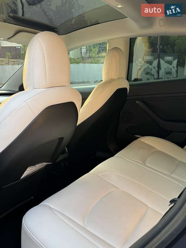 Седан Tesla Model 3 2021 в Кривом Роге