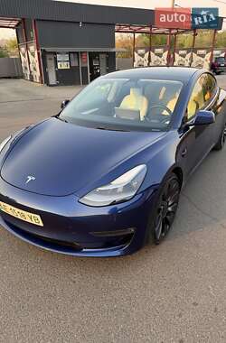 Седан Tesla Model 3 2021 в 
