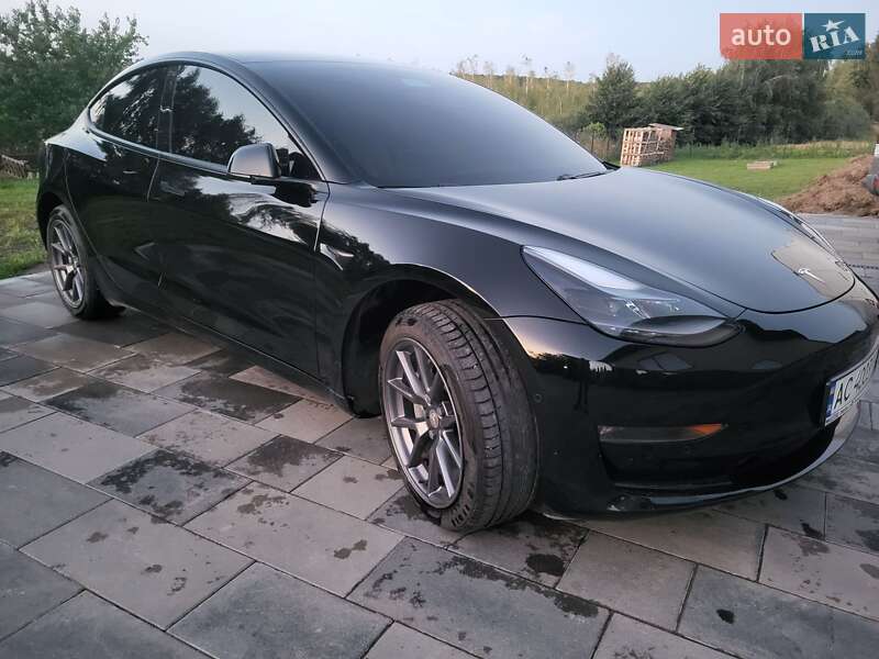 Седан Tesla Model 3 2021 в Луцке