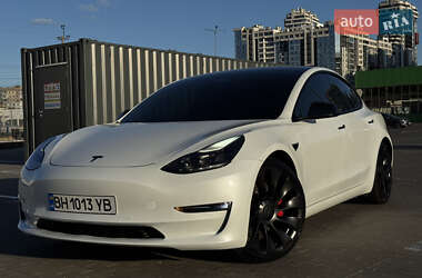 Седан Tesla Model 3 2021 в 