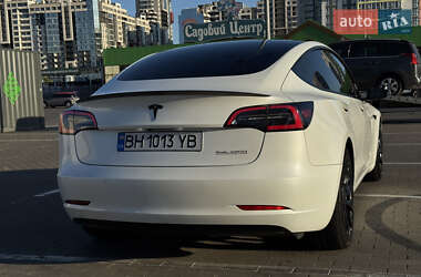 Седан Tesla Model 3 2021 в 