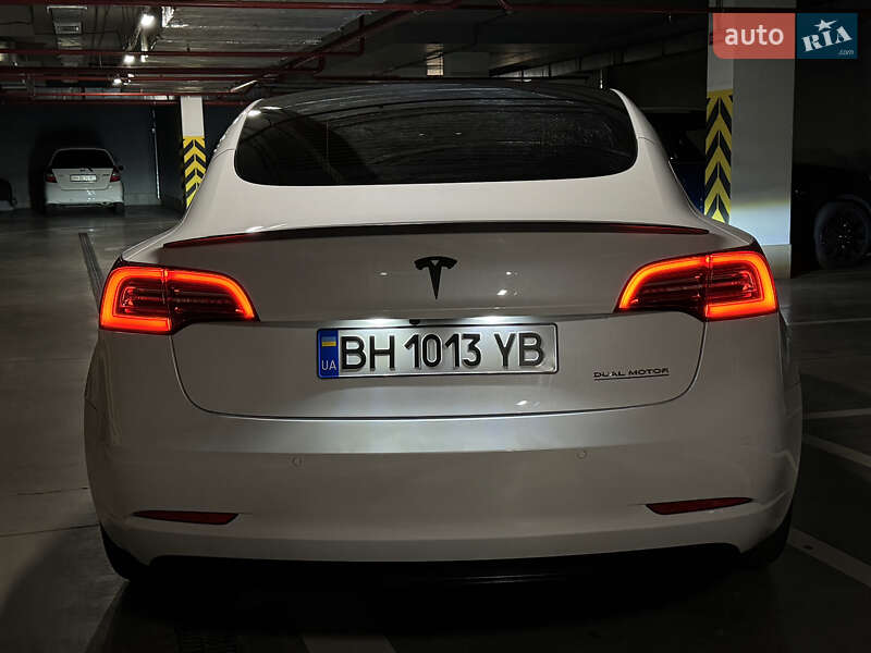 Седан Tesla Model 3 2021 в Одессе