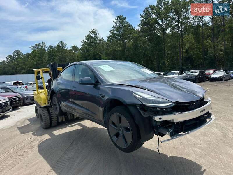 Седан Tesla Model 3 2023 в Киеве