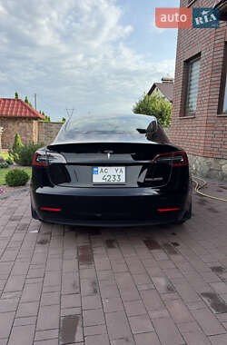 Седан Tesla Model 3 2022 в 