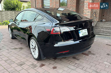 Седан Tesla Model 3 2022 в 