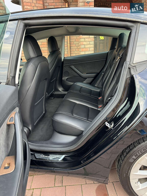 Седан Tesla Model 3 2022 в Луцке