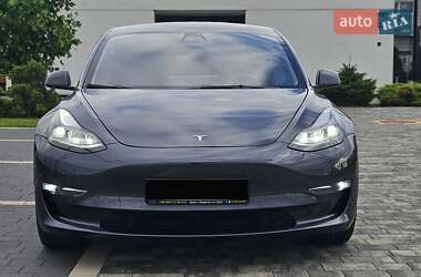 Седан Tesla Model 3 2022 в 