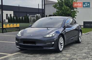 Седан Tesla Model 3 2022 в 