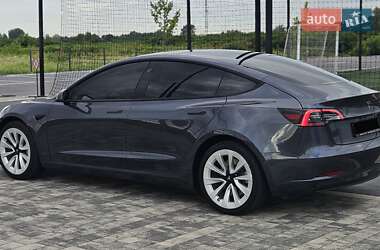 Седан Tesla Model 3 2022 в 
