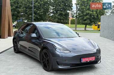 Седан Tesla Model 3 2022 в Луцке