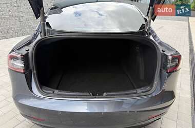 Седан Tesla Model 3 2022 в 