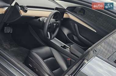 Седан Tesla Model 3 2022 в 