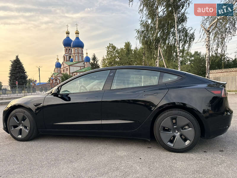 Седан Tesla Model 3 2023 в 