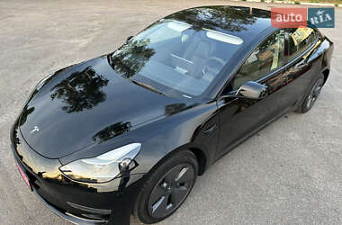 Седан Tesla Model 3 2023 в 