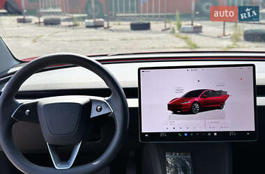 Седан Tesla Model 3 2024 в 