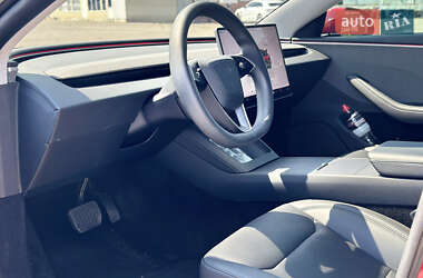 Седан Tesla Model 3 2024 в 