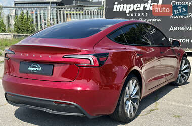Седан Tesla Model 3 2024 в 