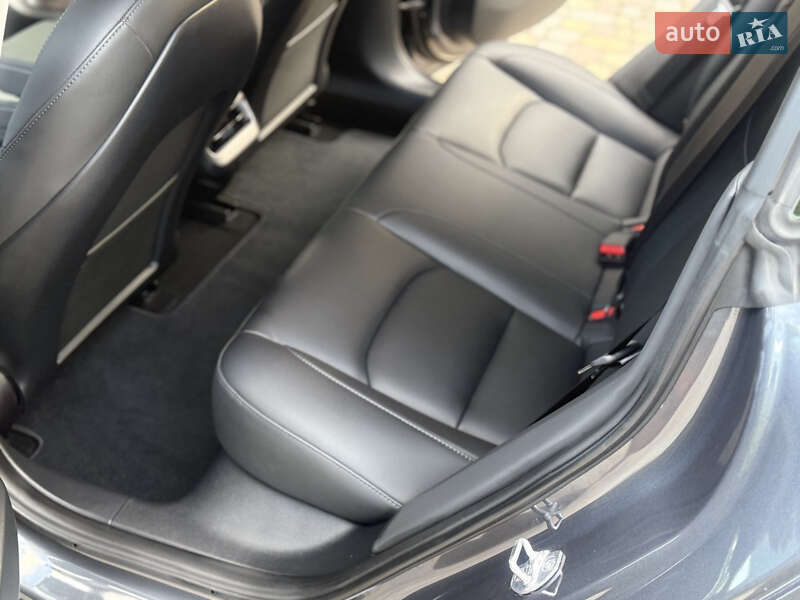 Седан Tesla Model 3 2023 в Запорожье