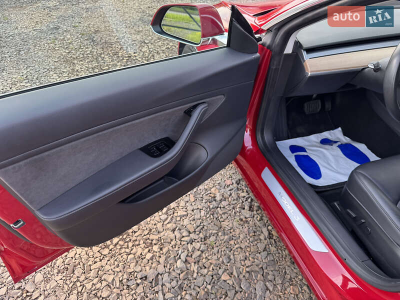 Седан Tesla Model 3 2018 в Луцке