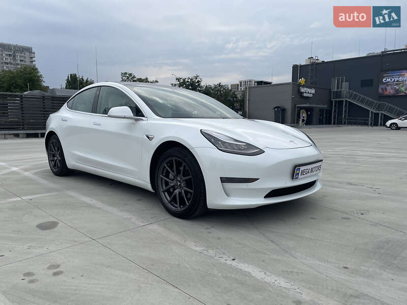 Седан Tesla Model 3 2019 в Киеве