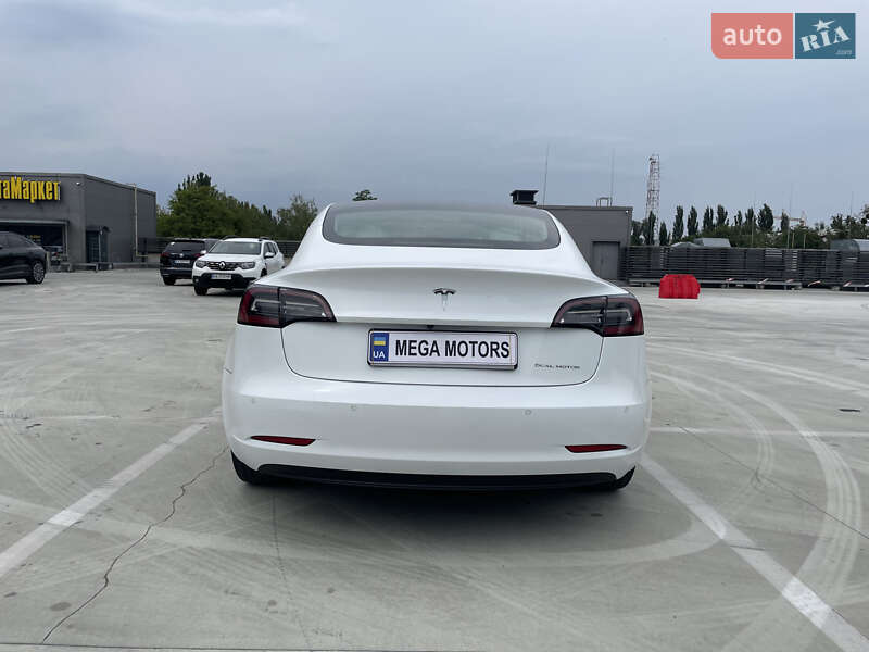 Седан Tesla Model 3 2019 в Киеве