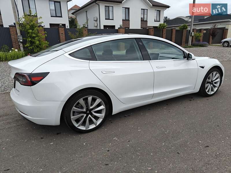 Седан Tesla Model 3 2019 в Броварах