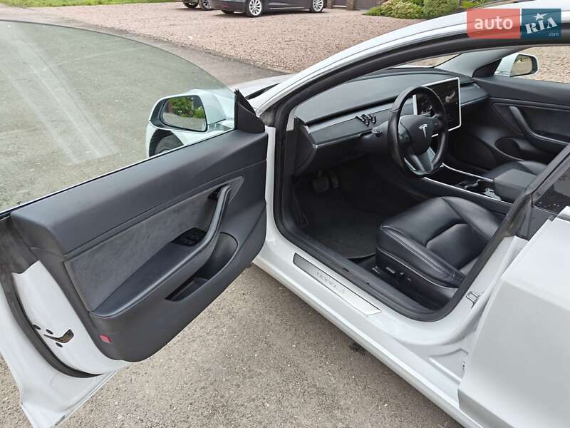 Седан Tesla Model 3 2019 в Броварах