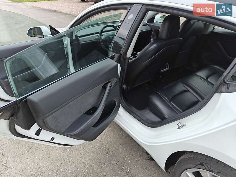 Седан Tesla Model 3 2019 в Броварах
