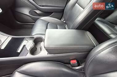 Седан Tesla Model 3 2019 в Броварах