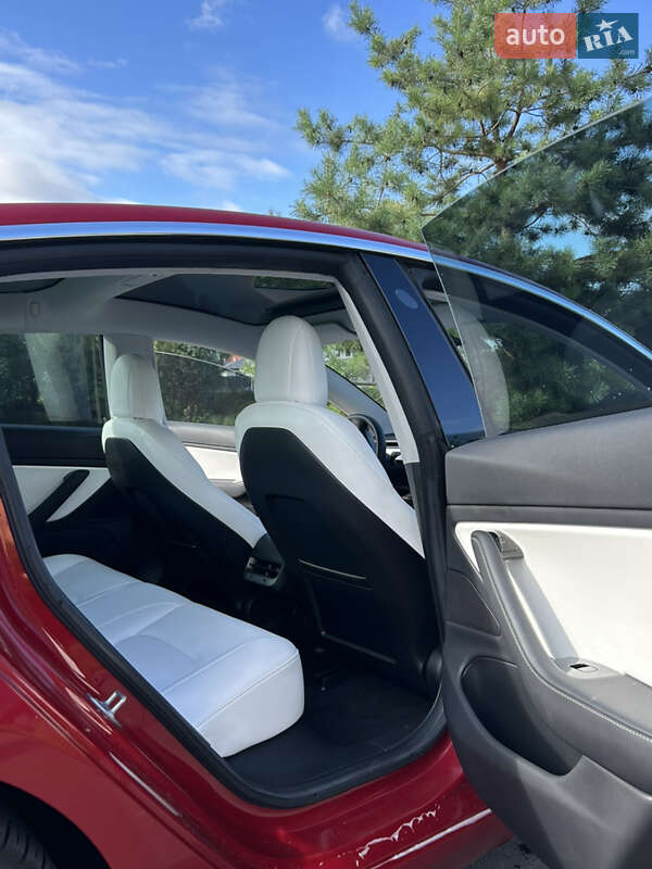 Седан Tesla Model 3 2018 в Киеве